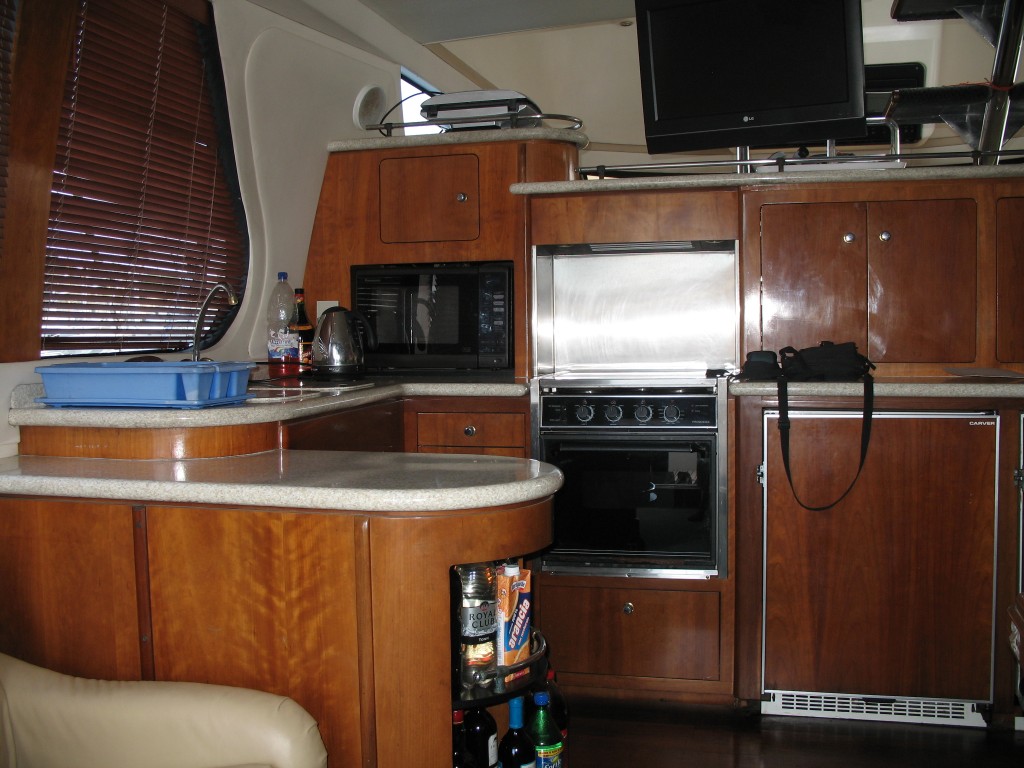 CARVER 530 PILOT HOUSE 050